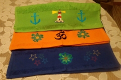 Handtücher bestickt je Handtuch 19,99 €