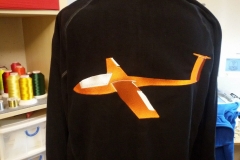 Flieger auf Jacke gestickt, Größe: 300x200 mm Preis 29,99 €