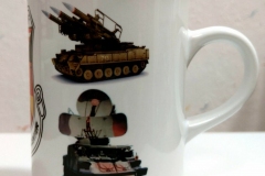 sehr schmale Tasse, oben abgerundet, bedruckt, Seitenansicht