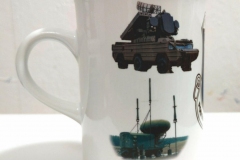 sehr schmale Tasse, oben abgerundet, bedruckt, Seitenansicht